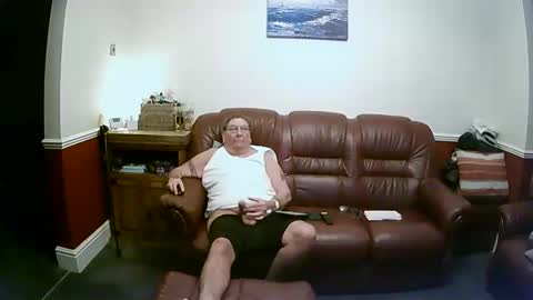 Snapshot of maxi_johnes chatting on 12/21/24, 11:24 MAX online show from 12/21/24, 11:24