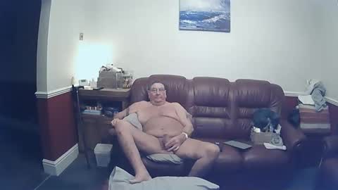 Snapshot of maxi_johnes chatting on 12/25/24, 12:37 MAX online show from 12/25/24, 12:37