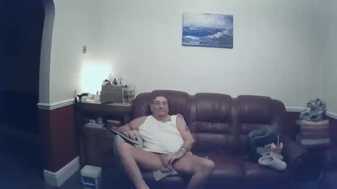 Snapshot of maxi_johnes chatting on 01/03/25, 12:11 MAX online show from 01/03/25, 12:11