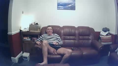 Snapshot of maxi_johnes chatting on 01/10/25, 12:17 MAX online show from 01/10/25, 12:17