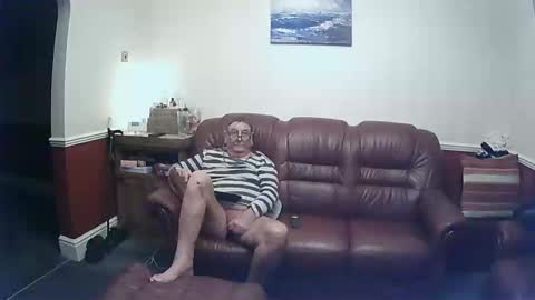 Snapshot of maxi_johnes chatting on 01/12/25, 12:18 MAX online show from 01/12/25, 12:18