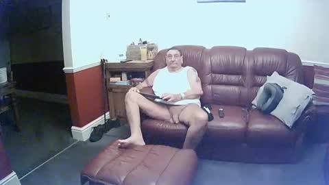 Snapshot of maxi_johnes chatting on 01/17/25, 12:20 MAX online show from 01/17/25, 12:20