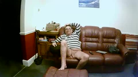 Snapshot of maxi_johnes chatting on 01/18/25, 03:31 MAX online show from 01/18/25, 03:31