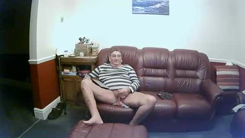 Snapshot of maxi_johnes chatting on 01/27/25, 12:33 MAX online show from 01/27/25, 12:33