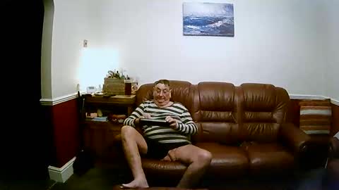 Snapshot of maxi_johnes chatting on 02/02/25, 12:09 MAX online show from 02/02/25, 12:09