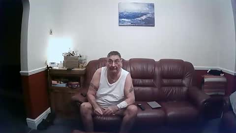 Snapshot of maxi_johnes chatting on 02/06/25, 10:32 MAX online show from 02/06/25, 10:32