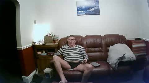 Snapshot of maxi_johnes chatting on 02/18/25, 02:05 MAX online show from 02/18/25, 02:05