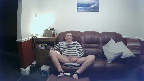 Snapshot of maxi_johnes chatting on 03/04/25, 01:45 MAX online show from 03/04/25, 01:45