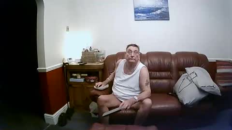 Snapshot of maxi_johnes chatting on 03/12/25, 02:09 MAX online show from 03/12/25, 02:09