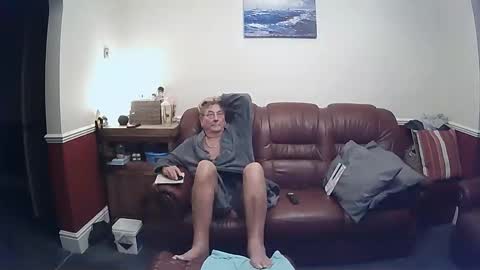 Snapshot of maxi_johnes chatting on 09/14/25, 10:31 MAX online show from 09/14/25, 10:31