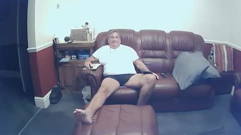 Snapshot of maxi_johnes chatting on 09/17/25, 10:22 MAX online show from 09/17/25, 10:22