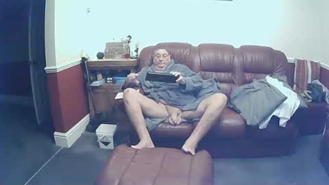 Snapshot of maxi_johnes chatting on 10/02/25, 11:23 MAX online show from 10/02/25, 11:23