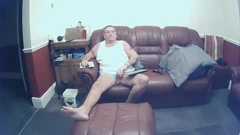 Snapshot of maxi_johnes chatting on 10/12/25, 10:09 MAX online show from 10/12/25, 10:09