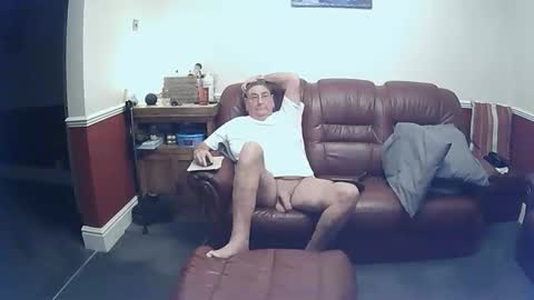 Snapshot of maxi_johnes chatting on 10/18/25, 10:54 MAX online show from 10/18/25, 10:54