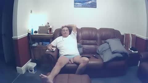 Snapshot of maxi_johnes chatting on 10/19/25, 09:59 MAX online show from 10/19/25, 09:59