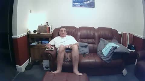 Snapshot of maxi_johnes chatting on 10/20/25, 10:54 MAX online show from 10/20/25, 10:54