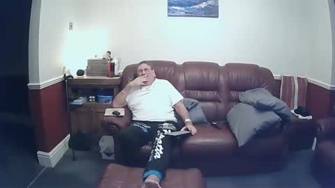 Snapshot of maxi_johnes chatting on 10/21/25, 10:10 MAX online show from 10/21/25, 10:10