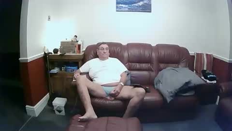 Snapshot of maxi_johnes chatting on 10/22/25, 10:53 MAX online show from 10/22/25, 10:53