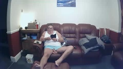 Snapshot of maxi_johnes chatting on 10/25/25, 10:48 MAX online show from 10/25/25, 10:48