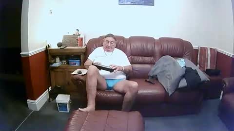 Snapshot of maxi_johnes chatting on 10/28/25, 11:18 MAX online show from 10/28/25, 11:18