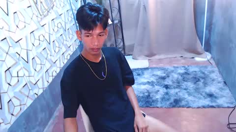 Snapshot of maxiebunny99 chatting on 02/04/25, 11:59 Reyn online show from 02/04/25, 11:59