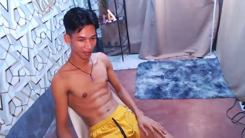 Snapshot of maxiebunny99 chatting on 02/07/25, 02:26 Reyn online show from 02/07/25, 02:26