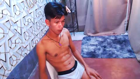 Snapshot of maxiebunny99 chatting on 02/09/25, 02:18 Reyn online show from 02/09/25, 02:18