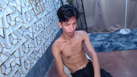 Snapshot of maxiebunny99 chatting on 02/12/25, 11:51 Reyn online show from 02/12/25, 11:51