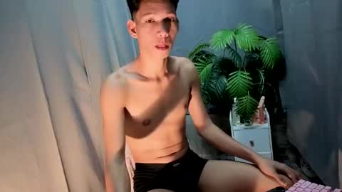 Snapshot of maxiebunny99 chatting on 09/27/25, 12:21 Reyn online show from 09/27/25, 12:21