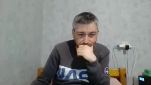 Snapshot of maximefrxx chatting on 03/01/25, 09:37 Maxime online show from 03/01/25, 09:37