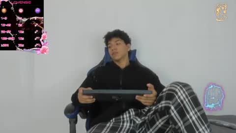 Snapshot of maximiliano_kh4lil chatting on 06/20/26, 12:08 Maximiliano online show from 06/20/26, 12:08