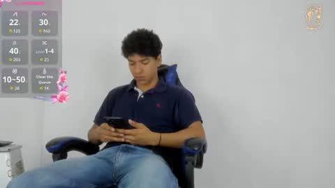 Snapshot of maximiliano_kh4lil chatting on 06/27/26, 12:44 Maximiliano online show from 06/27/26, 12:44