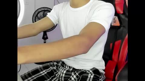 Snapshot of maximiliano_khalil chatting on 11/06/25, 03:02 Maximiliano online show from 11/06/25, 03:02