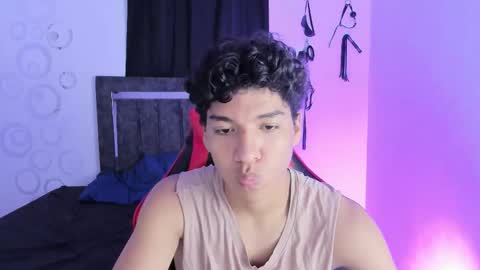 Snapshot of maximiliano_khalil chatting on 11/11/25, 07:58 Maximiliano online show from 11/11/25, 07:58