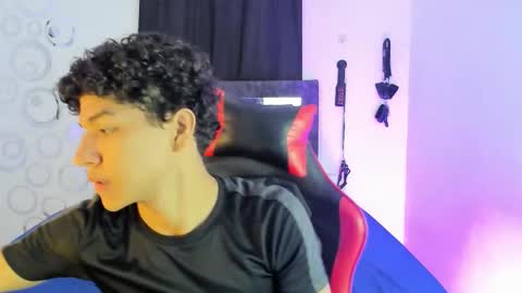 Snapshot of maximiliano_khalil chatting on 11/14/25, 07:56 Maximiliano online show from 11/14/25, 07:56