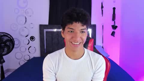 Snapshot of maximiliano_khalil chatting on 11/19/25, 07:47 Maximiliano online show from 11/19/25, 07:47