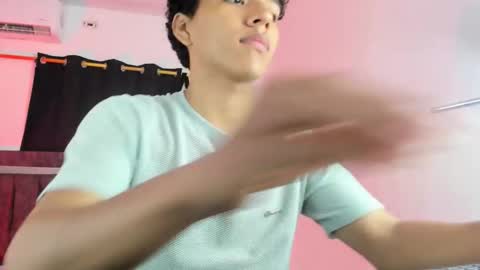 Snapshot of maximiliano_khalil chatting on 11/23/25, 07:24 Maximiliano online show from 11/23/25, 07:24