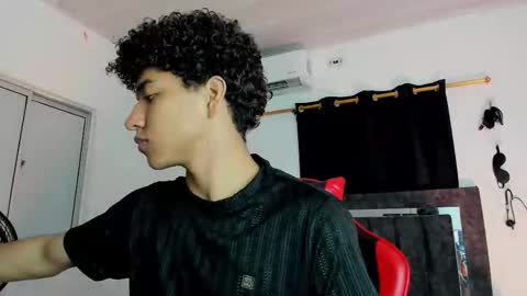 Snapshot of maximiliano_khalil chatting on 11/30/25, 07:51 Maximiliano online show from 11/30/25, 07:51