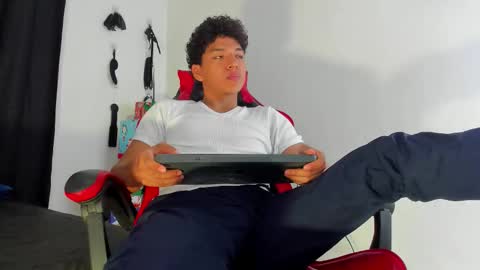 Snapshot of maximiliano_khalil chatting on 12/15/25, 07:29 Maximiliano online show from 12/15/25, 07:29