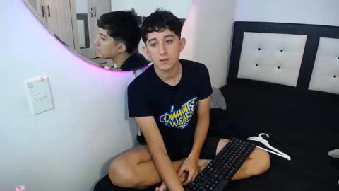 -- maximo and isa -- online show from 11/04/25, 08:19