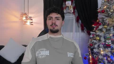 Snapshot of maximo_rodriguez chatting on 12/11/24, 10:03 Maximo online show from 12/11/24, 10:03