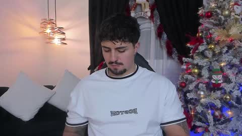 Snapshot of maximo_rodriguez chatting on 12/14/24, 03:29 Maximo online show from 12/14/24, 03:29