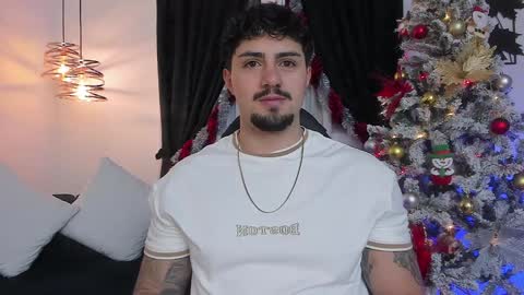 Snapshot of maximo_rodriguez chatting on 12/17/24, 05:29 Maximo online show from 12/17/24, 05:29