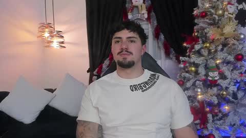 Snapshot of maximo_rodriguez chatting on 12/21/24, 04:19 Maximo online show from 12/21/24, 04:19