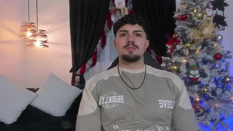 Snapshot of maximo_rodriguez chatting on 12/22/24, 05:12 Maximo online show from 12/22/24, 05:12