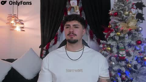 Snapshot of maximo_rodriguez chatting on 12/23/24, 08:22 Maximo online show from 12/23/24, 08:22