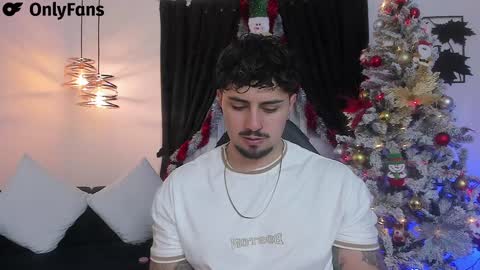 Snapshot of maximo_rodriguez chatting on 12/29/24, 04:27 Maximo online show from 12/29/24, 04:27