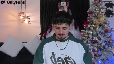 Snapshot of maximo_rodriguez chatting on 12/30/24, 02:42 Maximo online show from 12/30/24, 02:42