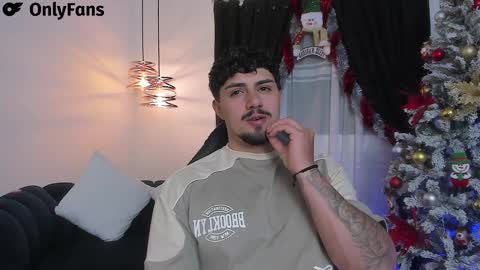 Snapshot of maximo_rodriguez chatting on 01/08/25, 05:16 Maximo online show from 01/08/25, 05:16