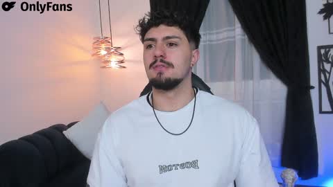 Snapshot of maximo_rodriguez chatting on 02/03/25, 05:40 Maximo online show from 02/03/25, 05:40